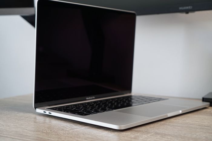 Apple MacBook Pro 13" (2019) | i5 2.4GHz | 16GB RAM | 4x Thunderbolt
