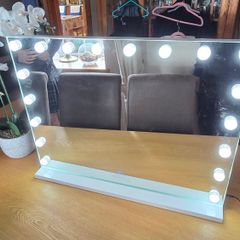 Vanity mirror white led