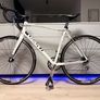 GIANT Defy Road Bike (Like NEW) Image 2