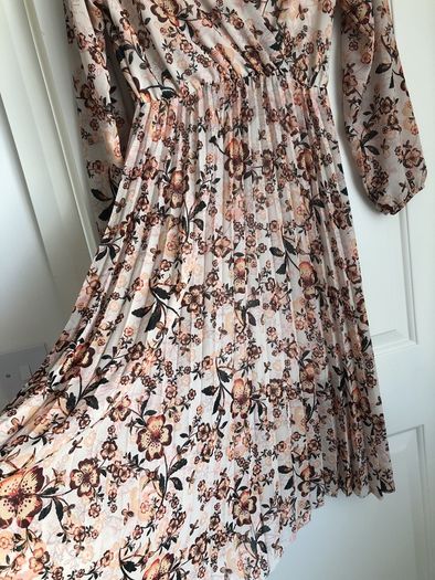 New lovely dress Uni size ( will fit for size 8-12)