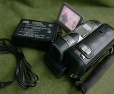 JVC GR-DF460EK Mini DV Camcorder, works well