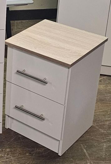 Brand new 2 drawer bedside lockers.