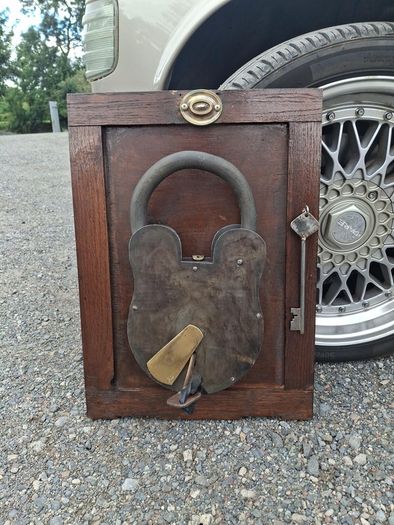 Oversize working lock