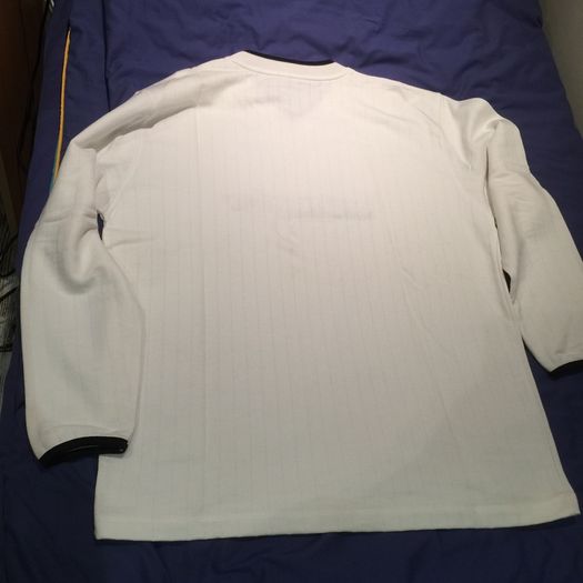 White Wrangler V-neck for mens Size XXL.