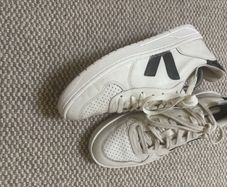 VEJA Men's Campo Trainers in White with Black V - Size 40