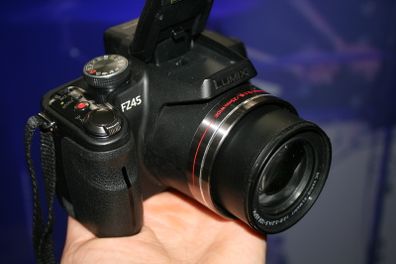 Panasonic Lumix FZ45 14.1MP