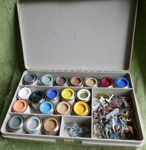 Humbrol Enamel Paint set Multi Colour and soldiers