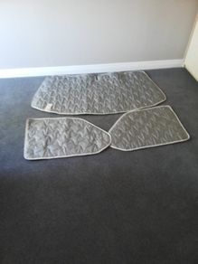 Sun deflector screen.