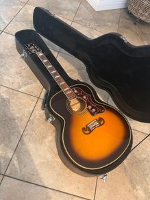 Gibson SJ200 Style Guitar