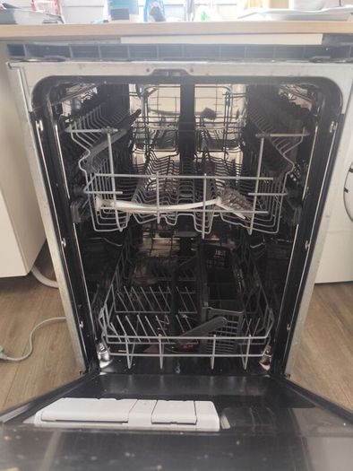 Dish washer