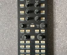 Native Instruments Traktor Kontrol X1 Mk1 Dj Controller