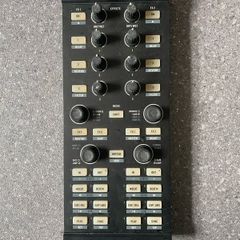 Native Instruments Traktor Kontrol X1 Mk1 Dj Controller