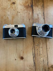 2 vintage 1950s cameras sold as one lot.