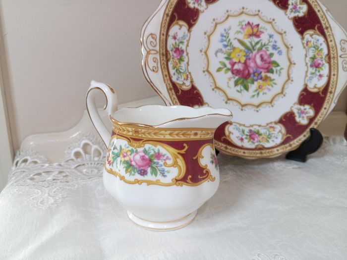 Vintage 21 piece Tea Set Royal Albert Lady Hamilton, Bone China