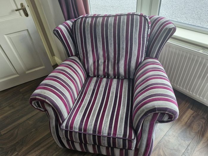 3 piece Suite & 2 armchairs