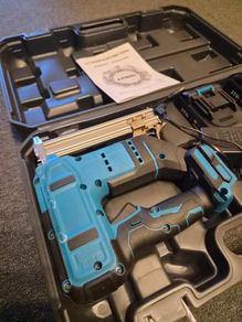 Cordless Brad Nailer Staple Gun for Makita 18V, 2 Batteries, Charger, Case + 1000 Nails