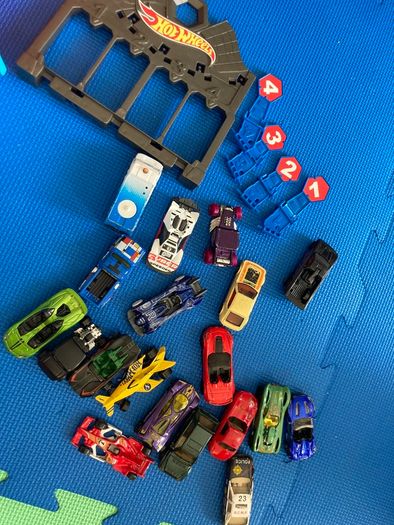 Hot Wheels Track Builder Race Crate with some cars