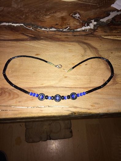 Neck lace