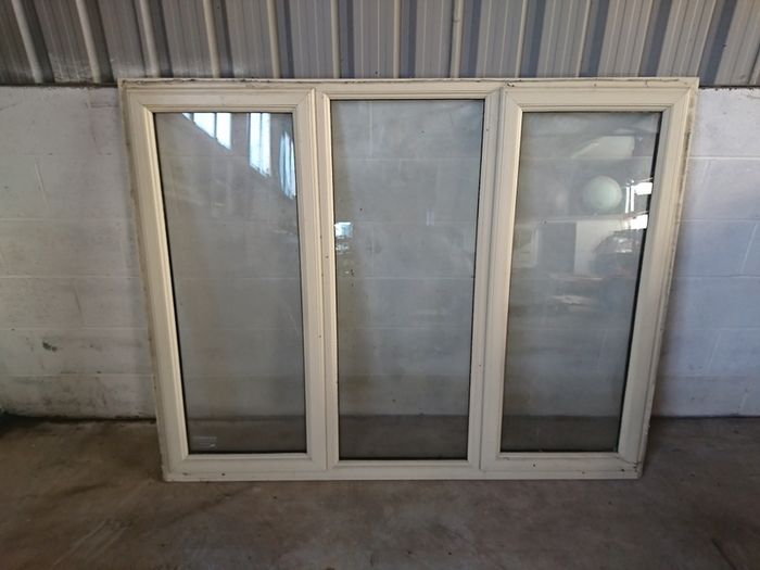 cream window