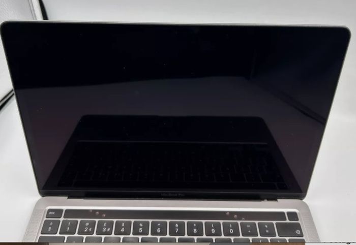 2020 Apple Macbook Pro A2251 13" I7-1068ng7 16gb Ram 512gb Ssd
