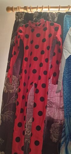 kids costumes / dress up