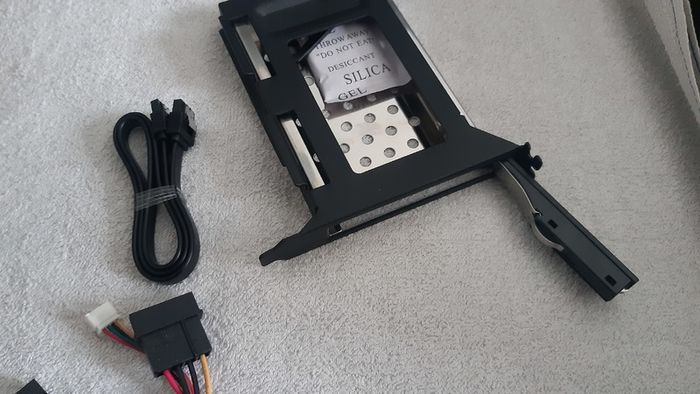 StarTech 2.5in SATA Hot Swap Removable Hard Drive Bay for PCI Expansion Slot S25SLOTR