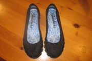 NEW Sketchers.....black size 4