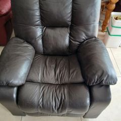 Armchair.  Manual Recliner.  Dark brown.   Very good condition. Recliner works perfectly.