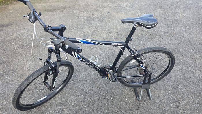Giant Boulder 26 Bike  21 Frame Excellent Condition