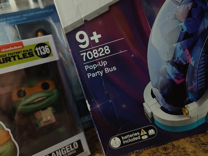The Lego Movie 2 ! Pop-Up Party Bus ! RETIRED ! Set 70828 ! Brand New !