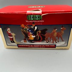 Lemax Christmas Village Vintage 2000 - Loading Up Santa's Sleigh - 03335A Retired
