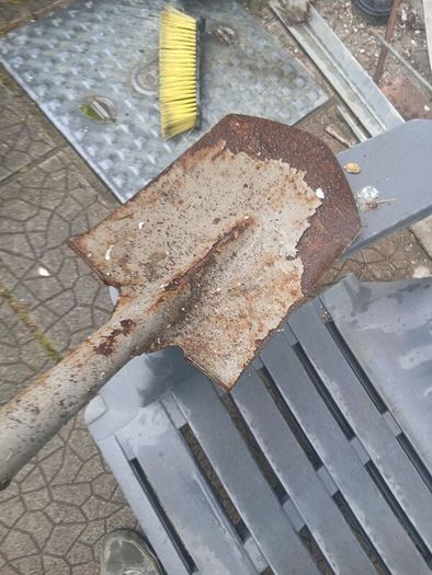 gardening spade