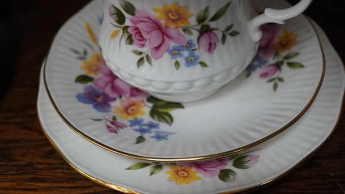 Regal Heritage Floral Bone China Tea Set (21 pcs)