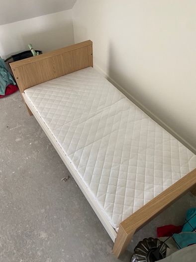 Toddler bed