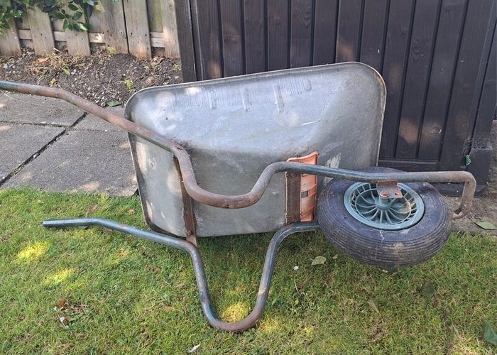 Wheel barrow
