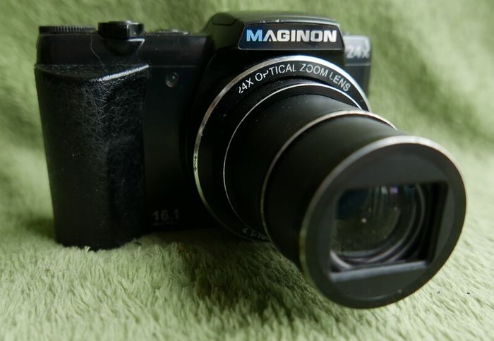 Maginon SZ-24 Digital Compact Camera 16,1MP - 24 x Optical Zoom Tested (battery cover is missing)