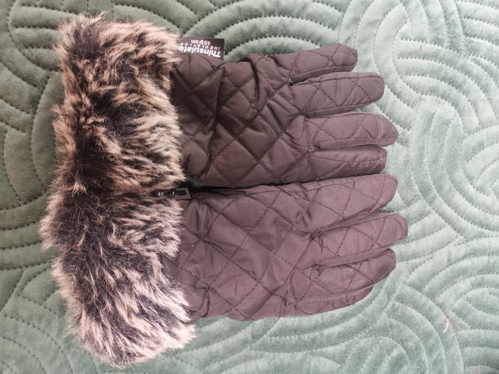 Gloves  with faux fur lining. Thinsulate.