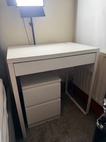 Bedroom -  Writing desk with drawer unit