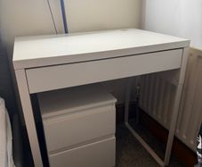 Bedroom -  Writing desk with drawer unit