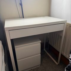 Bedroom -  Writing desk with drawer unit