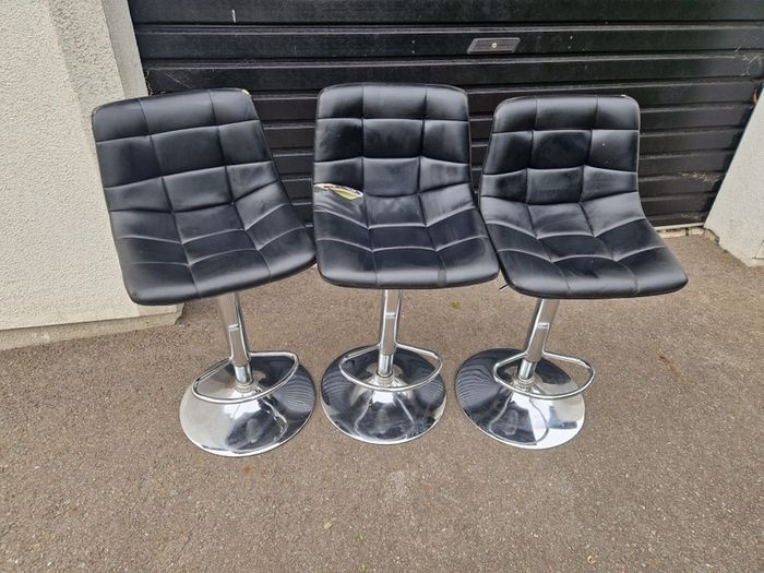 3 bar Stools