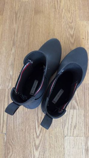 Woman boots Tommy Hilfiggers