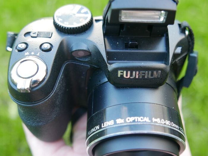 Fujifilm FinePix S2950 14MP Digital Bridge Camera