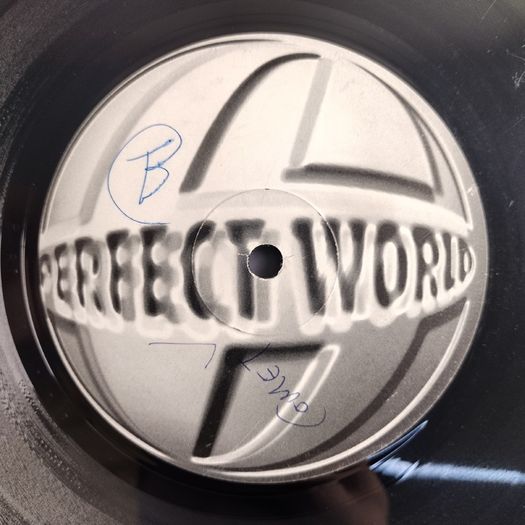 Friends Of Matthew - Out There! - Pulse-8 Records - Original Official Pressing! Quality Easrly 90s Breaks! Original Mix Condition: Excellent!