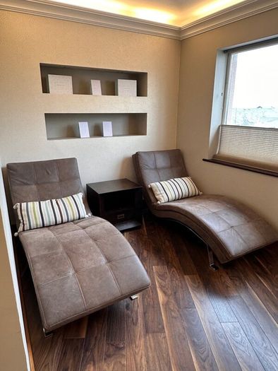 2 Loungers