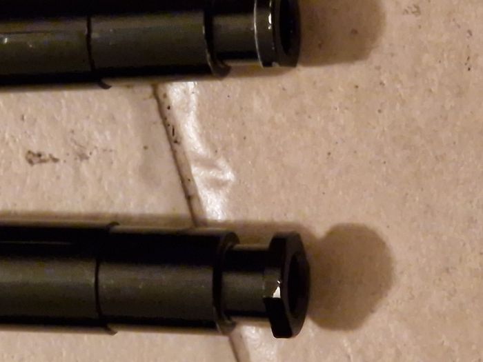 NEEWER, 2 Photography Tripods and feet and also 5ft circular Silver Light enhancer all in new condition and in lovely cases