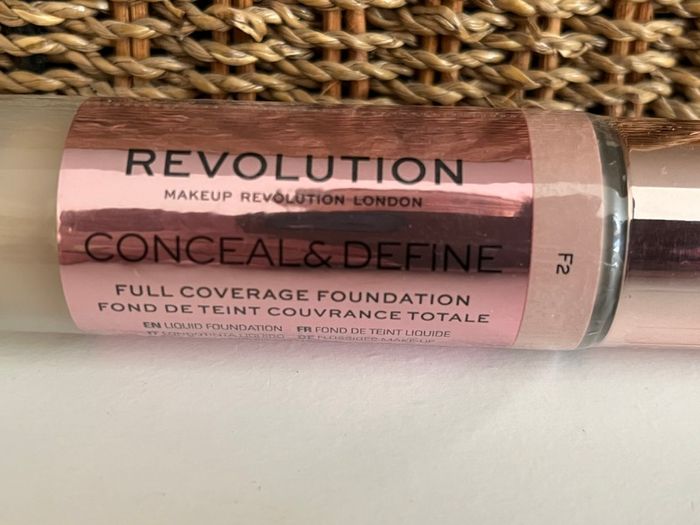 Revolution Conceal & Define Foundation