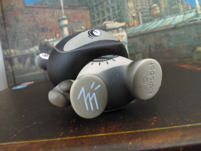 Kidrobot Dunny Stage 1 Amp ! by McBees Artist ! from Evolved Series ! Rarity 1/20 ! Vinyl Figure !