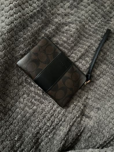 coach money pouch