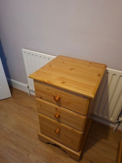 Chest of drawers/bedside table